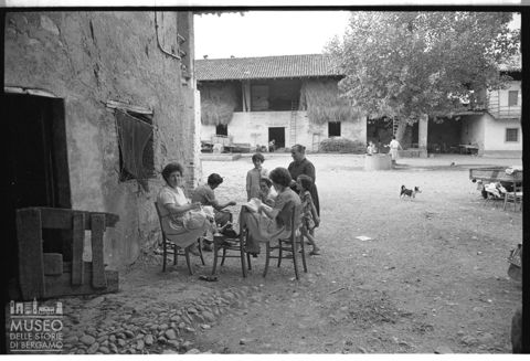 Scena di vita quotidiana nella Bassa Bergamasca