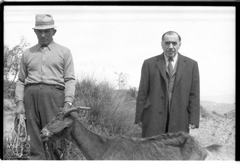 Liborio Bonifacio con un allevatore di capre