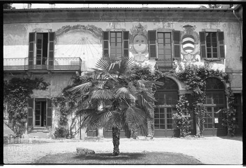 Facciata affrescata di una villa nel Parco del Ticino