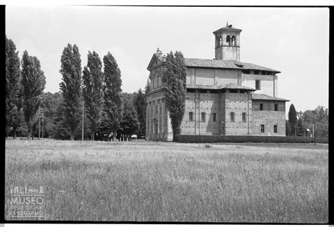 Chiesa tra i campi nel Parco del Ticino