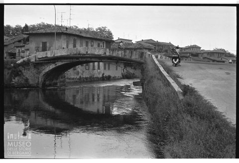 Ponte sul Naviglio Grande