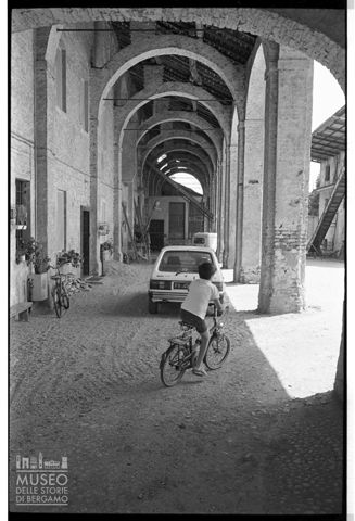 Porticato di una casa rurale nel Parco del Ticino