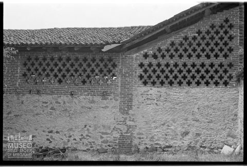 Particolare di una facciata del Molino del Casone Pombia