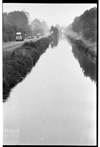 Strada lungo il Naviglio Pavese