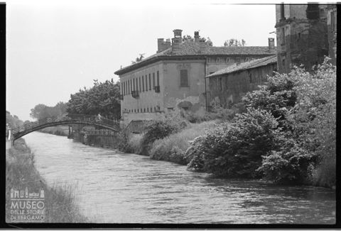 Villa Gaia e il ponte degli scalini a Robecco