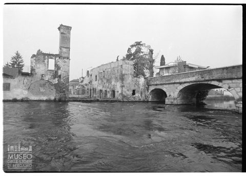 Scorcio del ponte e dell'antica dogana di Turbigo