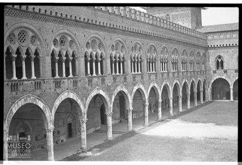 Scorcio della corte interna del Castello Visconteo di Pavia