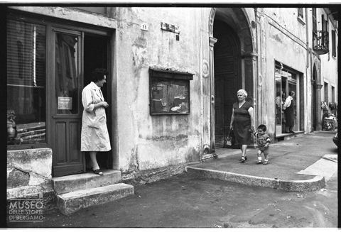 Scena di vita quotidiana a Castelletto sopra Ticino