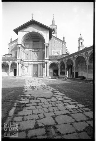 Fronte e chiostro di Santa Maria Nuova ad Abbiategrasso