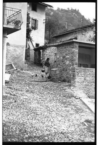 Scena di vita quotidiana in Val Gandino