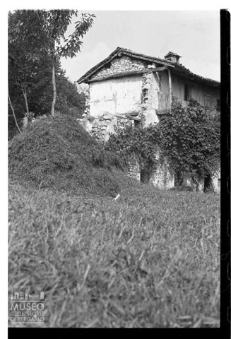 Cascinale semidiruto in Val Gandino