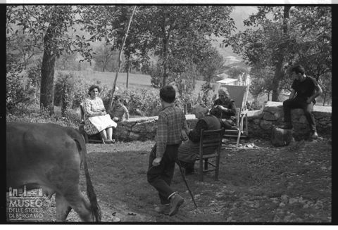 Scena di vita quotidiana in Val Gandino