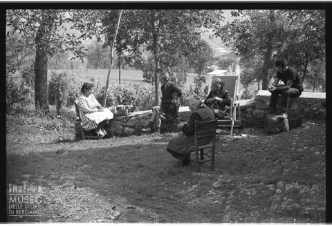 Scena di vita quotidiana in Val Gandino