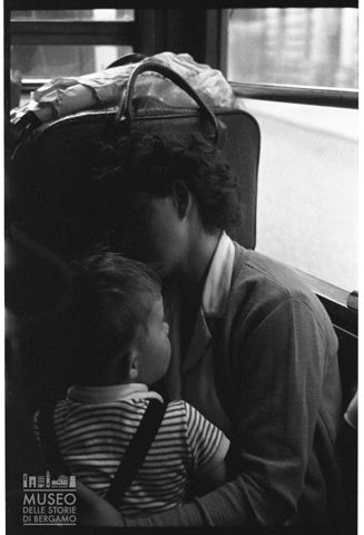 Donna con bambino a Praga