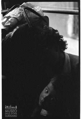 Donna con bambino a Praga