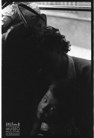 Donna con bambino a Praga