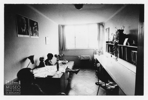 Scena di vita quotidiana in interno a Praga