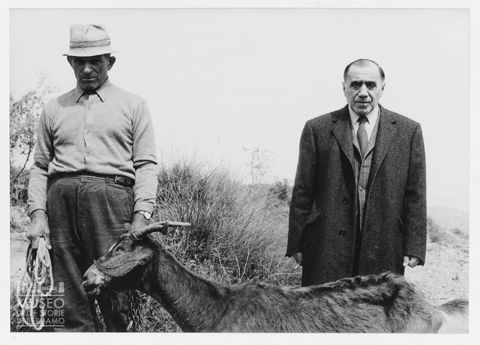 Liborio Bonifacio con un allevatore di capre