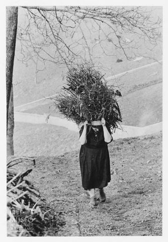 Donna al lavoro in Valle Imagna