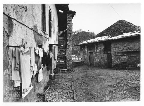Scorcio di case rurali in Valle Imagna