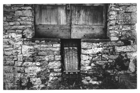 Particolare di porta a 