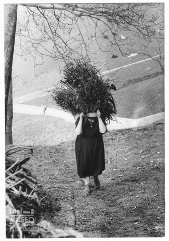 Donna al lavoro in Valle Imagna