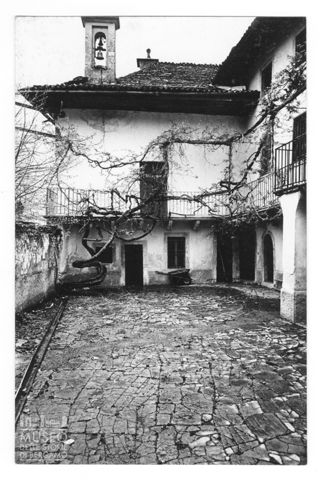 Scorcio del cortile di Ca' Berizzi a Regorda Imagna