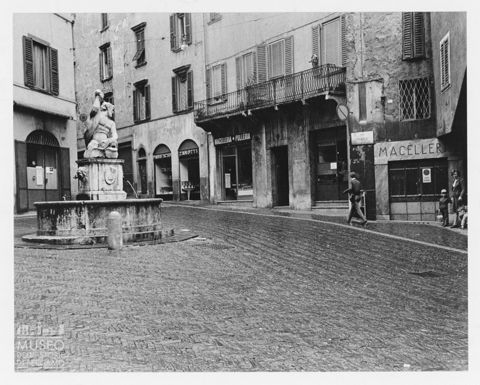 La piazzetta di via Pignolo