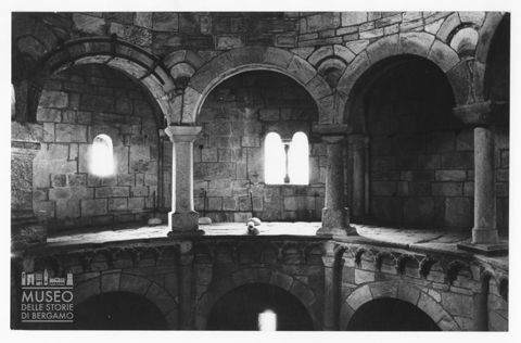Interno del battistero di San Giovanni ad Arsago Seprio