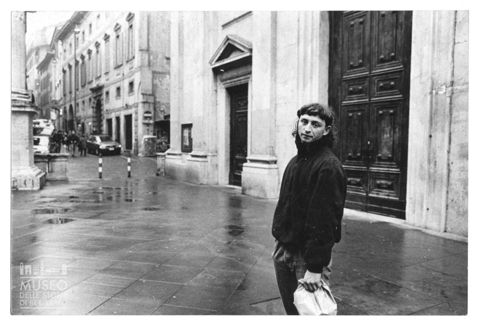 Giovane uomo in via Sant'Alessandro