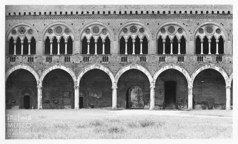 Facciata interna del Castello Visconteo di Pavia