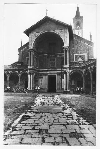 Fronte e chiostro di Santa Maria Nuova ad Abbiategrasso