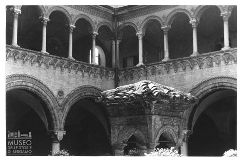 Particolare del chiostro dell'Ospedale Maggiore di Lodi