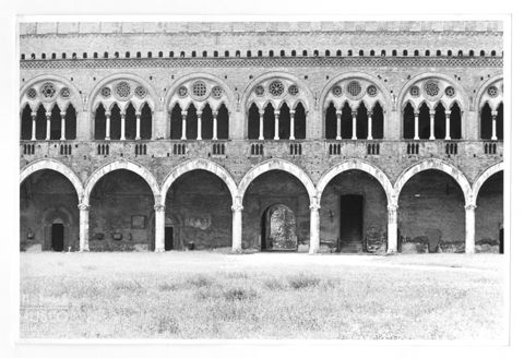 Facciata interna del Castello Visconteo di Pavia