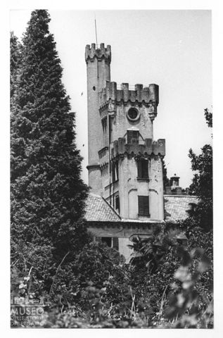 Veduta delle torrette di un castello