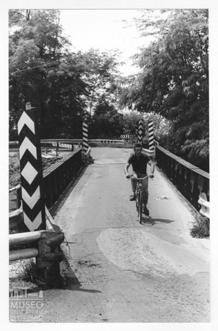 Uomo in bicicletta