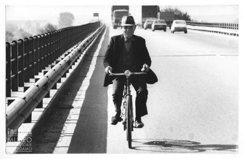 Delta del Po, uomo in bicicletta