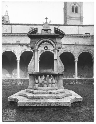 Nel chiostro del monastero di San Giorgio degli Olivetani a Ferrara
