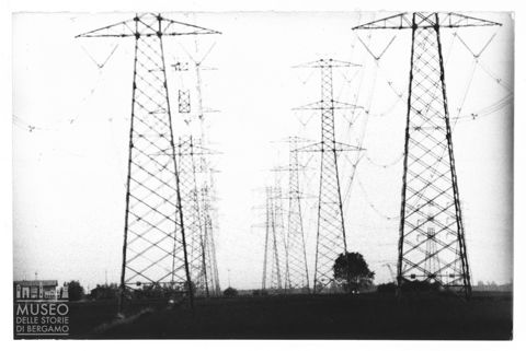Delta del Po, paesaggio con tralicci elettrici