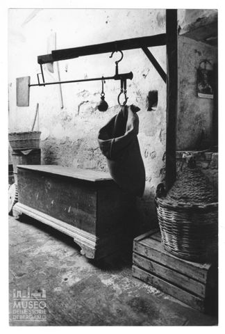 Interno rustico a Capodacqua nel Maceratese