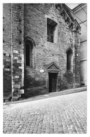 Facciata della chiesa di Santa Monica a Fermo
