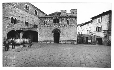 Piazza Filippo Silvestri a Bevagna