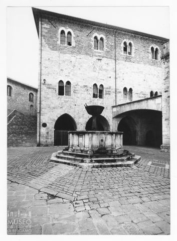 Scorcio di piazza Filippo Silvestri a Bevagna