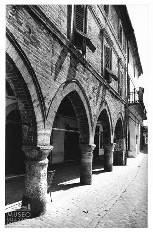 Scorcio di piazza Matteotti a Ripatransone
