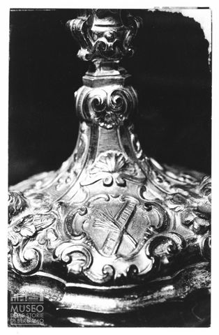 Dettaglio ravvicinato di un arredo liturgico