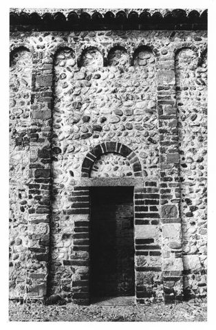 Particolari architettonici di una chiesa nelle Marche