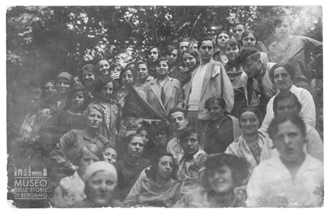 Ritratto di gruppo di una sezione del dopolavoro