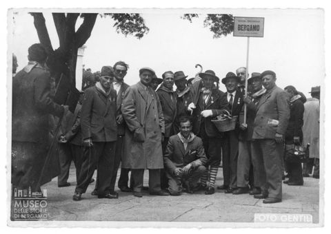 Ritratto di gruppo della Sezione provinciale Bergamo M.O. Mario Flores
