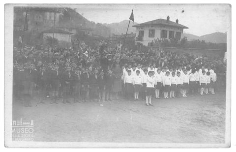 Ritratto di gruppo giovani balilla