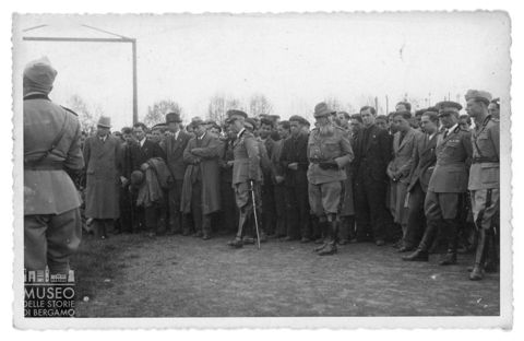 Ritratto di militari fascisti e civili